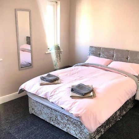 The Manchester Pad - 3Br Entire House With Parking Экстерьер фото