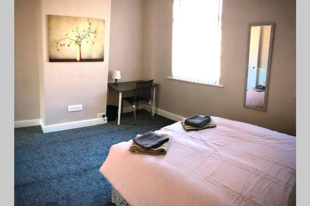 The Manchester Pad - 3Br Entire House With Parking Экстерьер фото