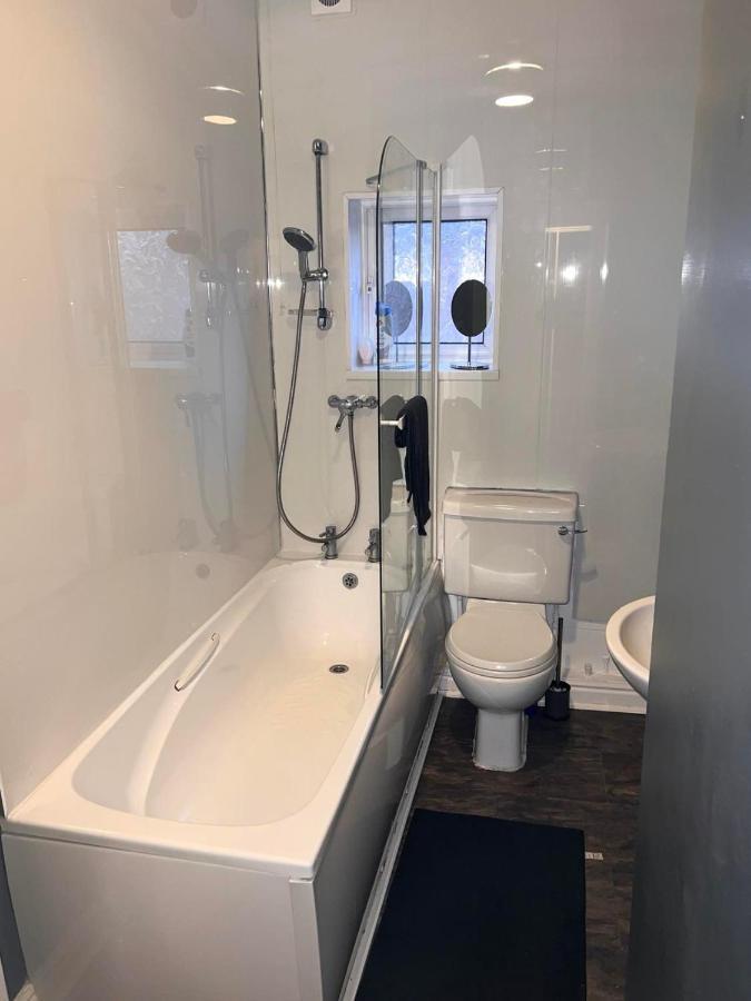 The Manchester Pad - 3Br Entire House With Parking Экстерьер фото